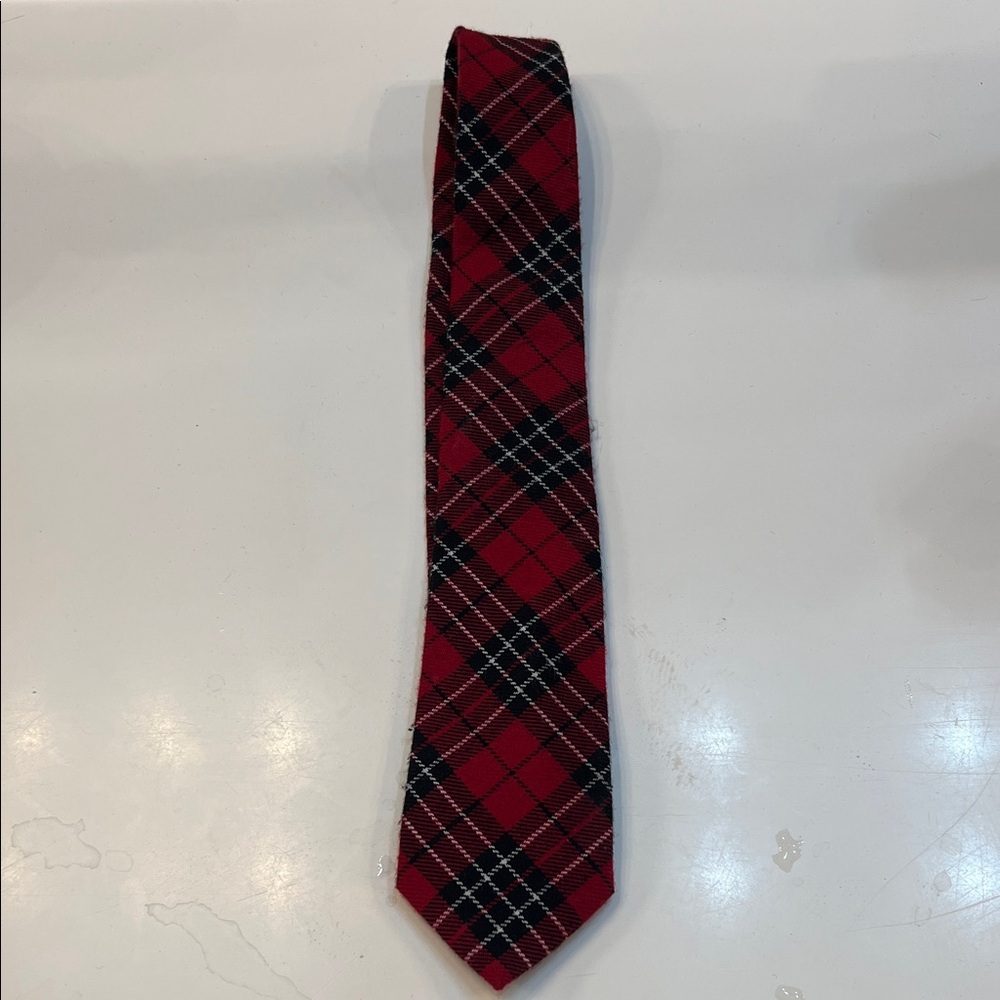 Boys Classic Red Plaid Holiday Christmas Tie size: 4-7